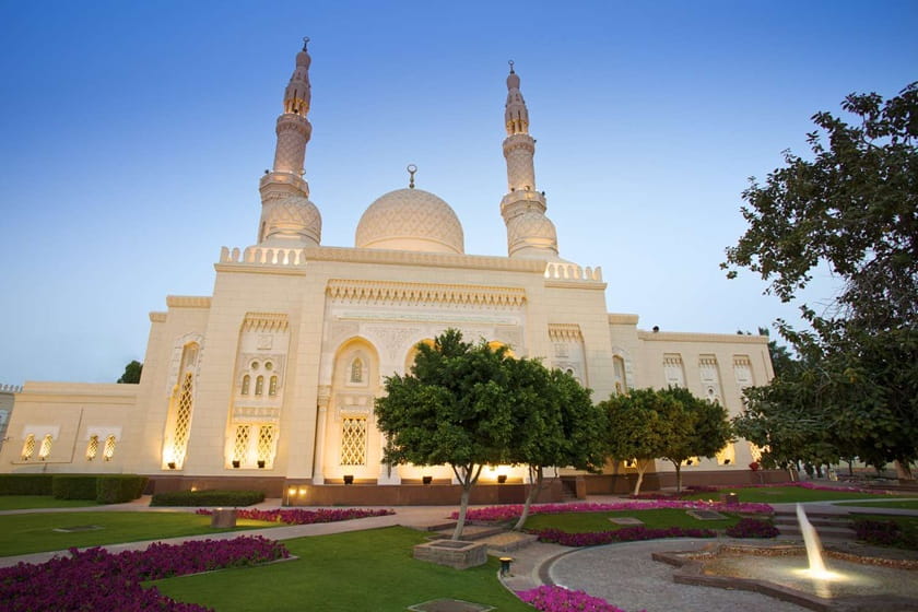 مسجد جمیرا دبی. منبع عکس: وبسایت alluaetours. عکاس: نامشخص
