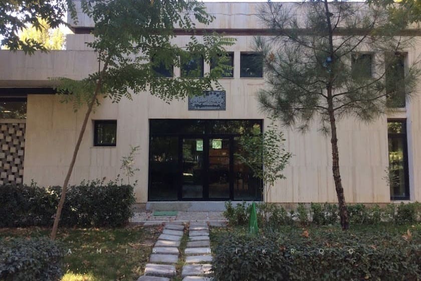 کتابخانه آرامگاه فردوسی. منبع: گوگل مپ. عکاس: امیر