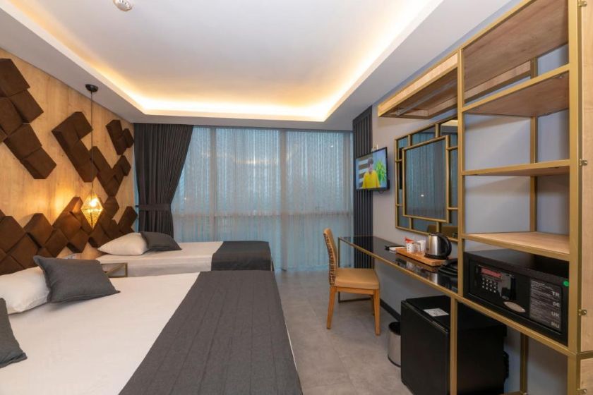 Fly And Stay Airport Hotel Istanbul - Deluxe Triple Room