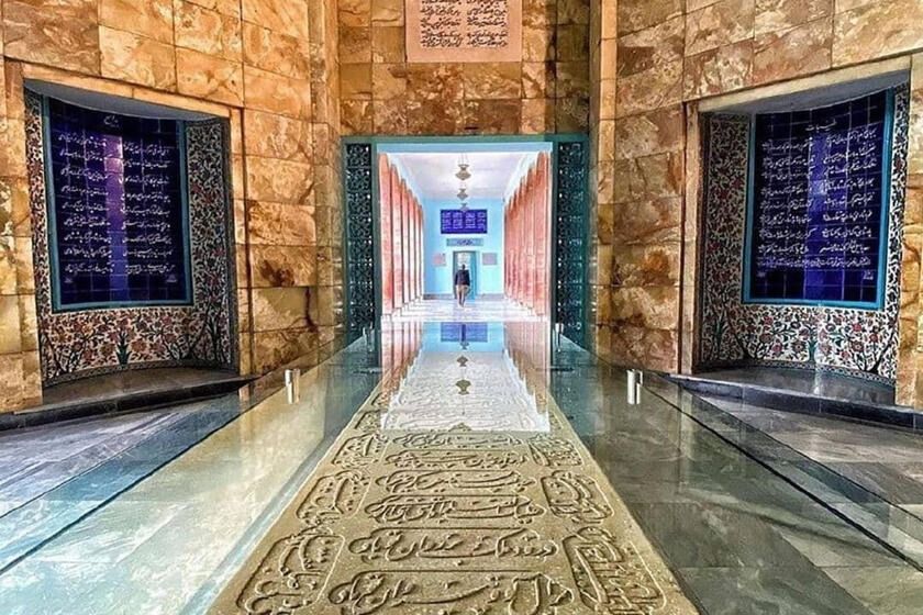 کتیبه های آرامگاه سعدی. منبع عکس: گوگل‌مپ. عکاس: Mehran Ho