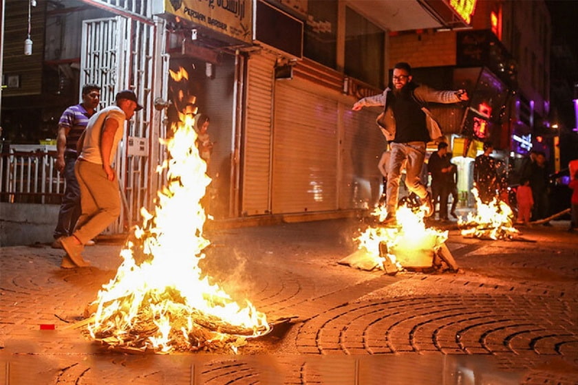 چهارشنبه سوری. منبع عکس: همشهری آنلاین. عکاس: نامشخص