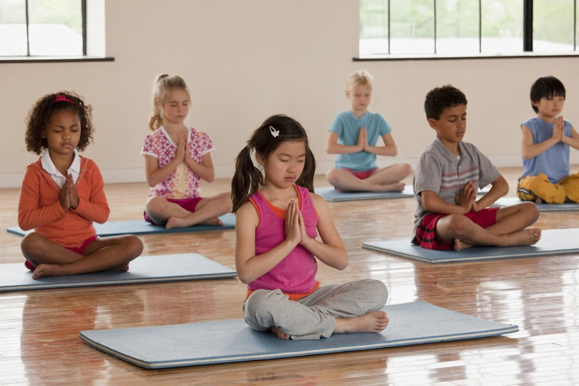 یوگای کودکان. منبع عکس: وب‌سایت Merchant City Yoga. عکاس: نامشخص