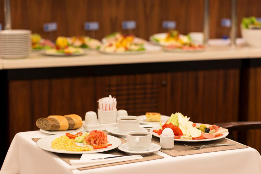 Taxim Express Bosphorus Hotel Istanbul - breakfast 