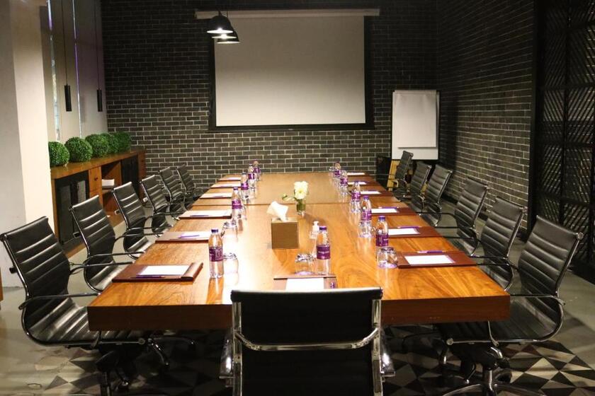 Park Regis Business Bay dubai - meeting room
