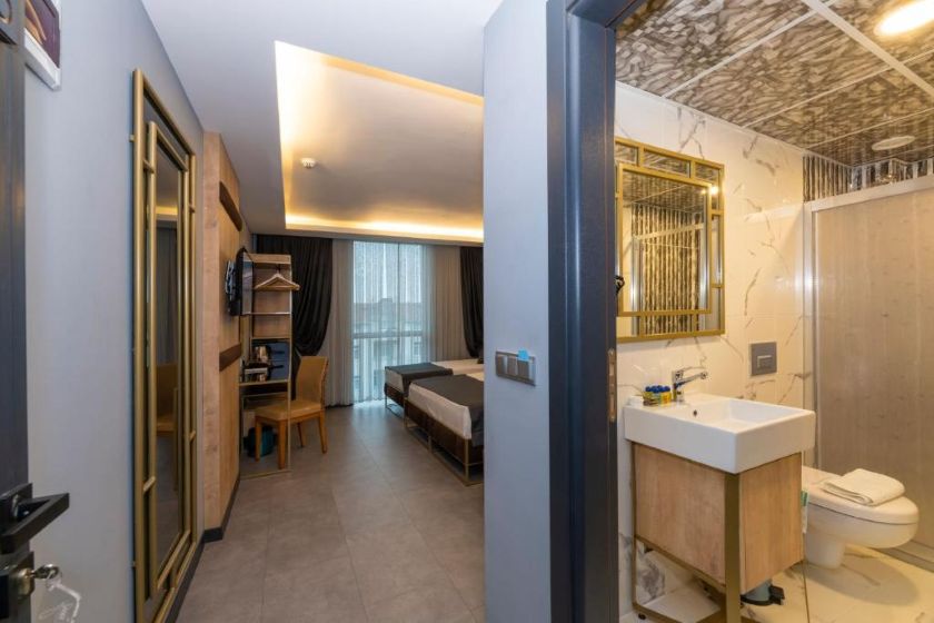 Fly And Stay Airport Hotel Istanbul - Deluxe Triple Room