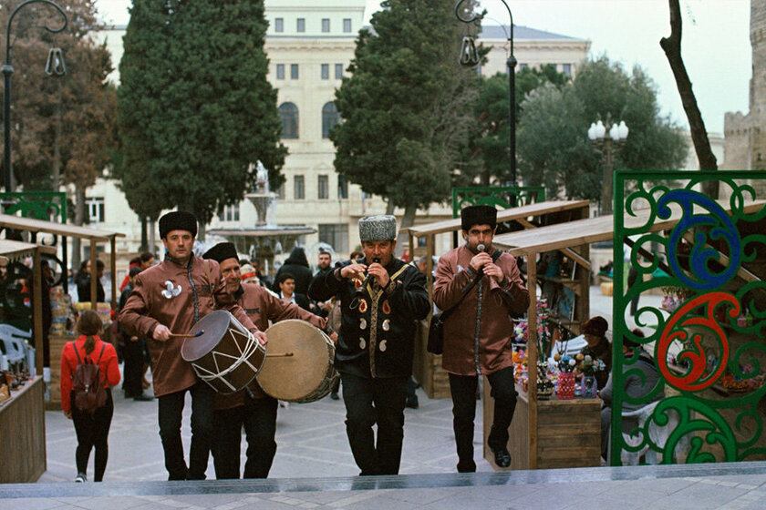 نوروز در آذربایجان. منبع عکس: وب‌سایت Mehrnews.com. عکاس: نامشخص