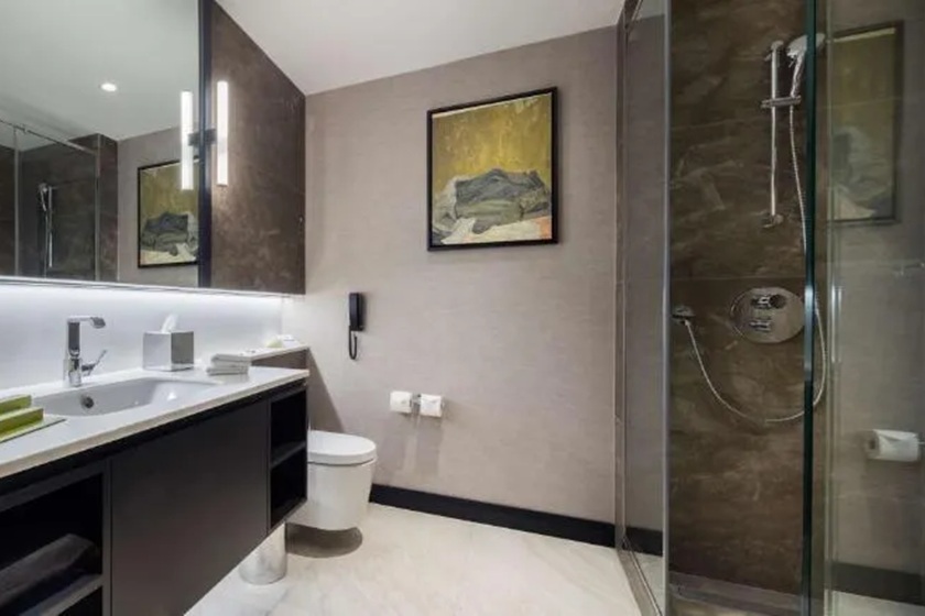 Hilton Istanbul Maslak Istanbul - Deluxe Queen Room with Two Queen Beds