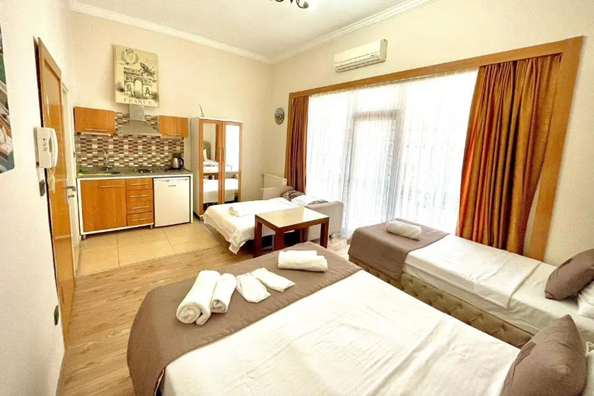 Elegance Aparts Cihangir Istanbul - Deluxe Triple Room