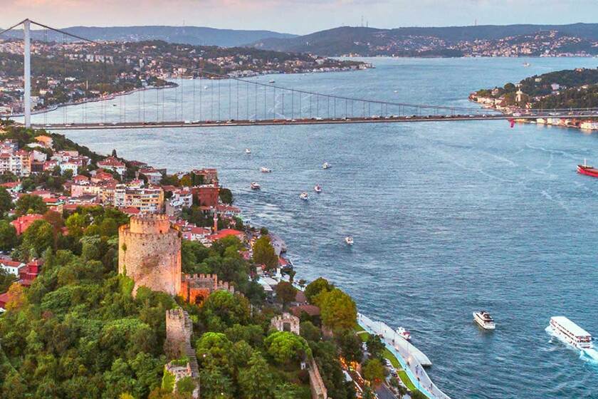 طبیعت اطراف پل بسفر. منبع عکس: وب‌سایت press.fourseasons.com. عکاس: نامشخص