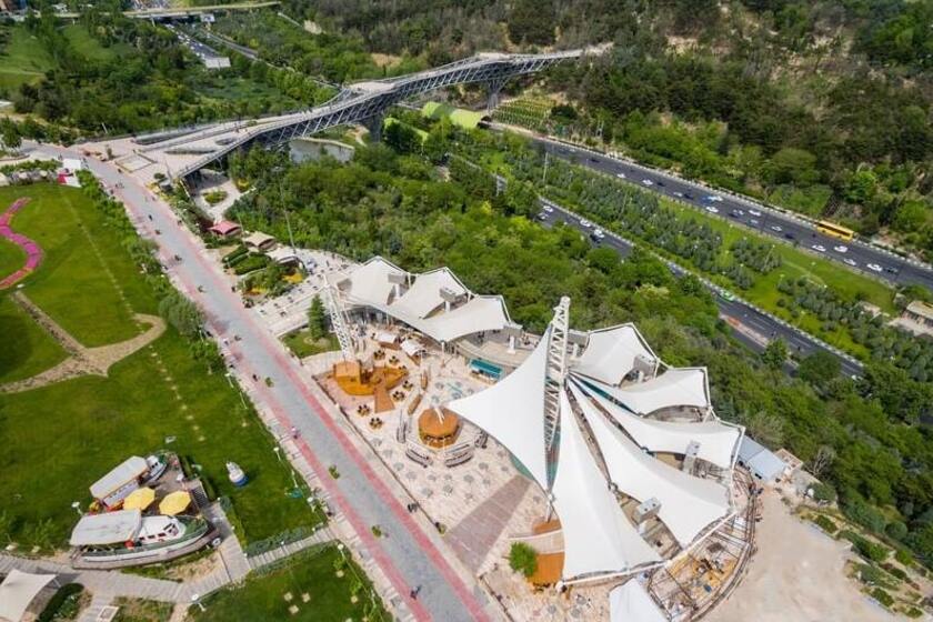 پارک آب و آتش. منبع عکس: ویکی مدیا، عکاس: Diba Tensile Architecture