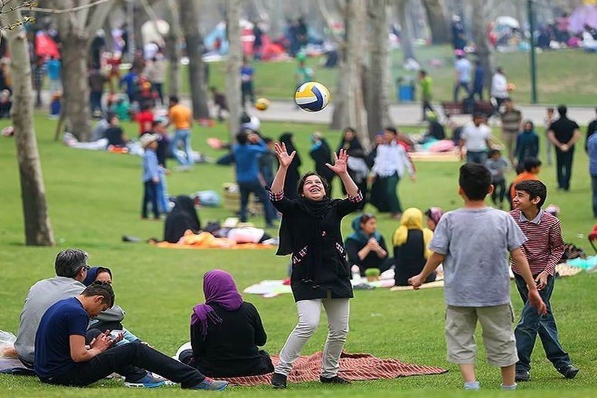 بازی دسته جمعی در سیزده بدر. منبع عکس: وبسایت خبرگزاری ایرنا. عکاس: نامشخص