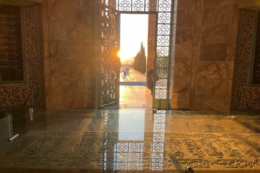 داخل آرامگاه سعدی. منبع عکس: گوگل‌مپ. عکاس: Mohammad Heidary