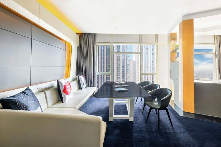 V Hotel Dubai, Curio Collection by Hilton Dubai - King Mega Suite