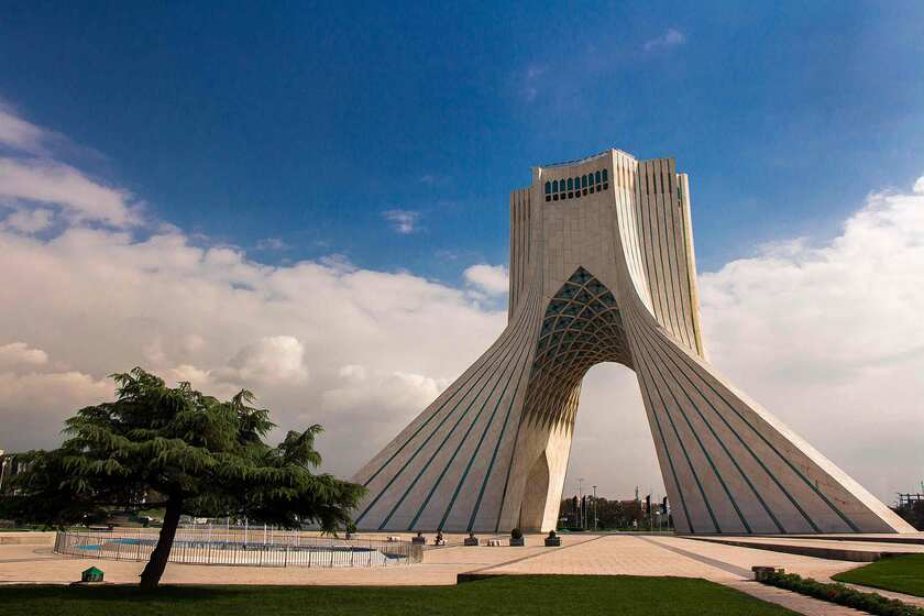 برج آزادی. منبع عکس: سایت ویکی مدیا، عکاس: مسعود محبی