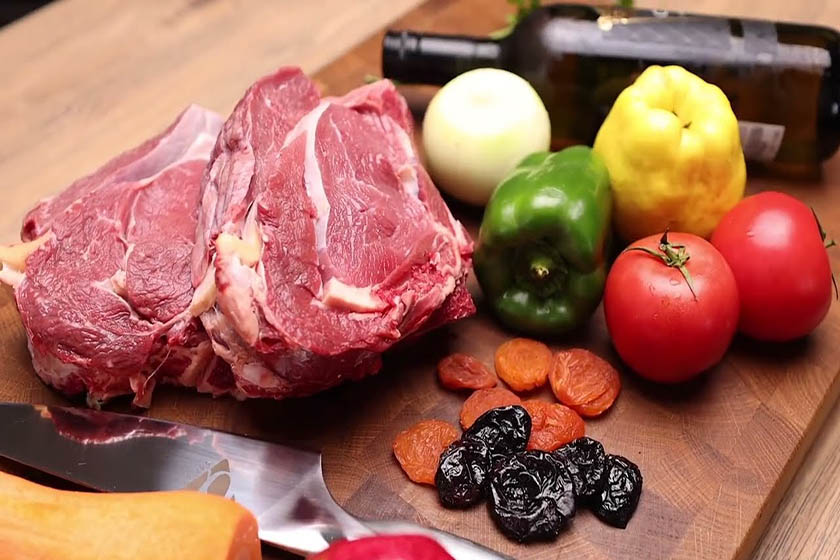 خوارکی های غیر مجاز در پرواز. منبع عکس: You tube. عکاس: نامشخص