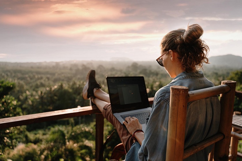 کارکردن در طبیعت با ویزای دیجیتال نومد. منبع عکس وب سایت Digital Nomad World. عکاس نامشخص