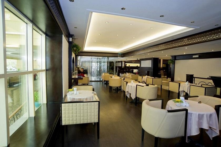 Carlton Tower Hotel Dubai - Restaurant