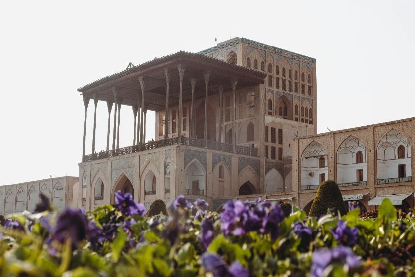 عالی قاپو در بهار. منبع عکس: وبسایت Pexels.com. عکاس: Necati Omer Karpuzoglu
