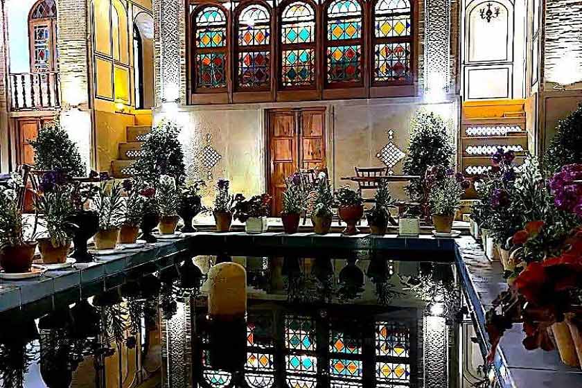 اقامتگاه سنتی عمارت جهانشاهی شیراز - محوطه