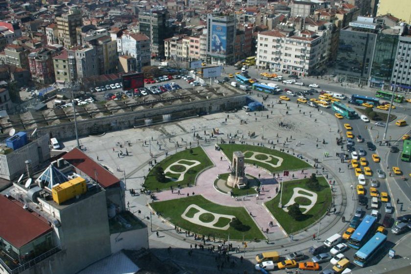 میدان تکسیم استانبول. منبع عکس: وبسایت azernews.az. عکاس: نامشخص