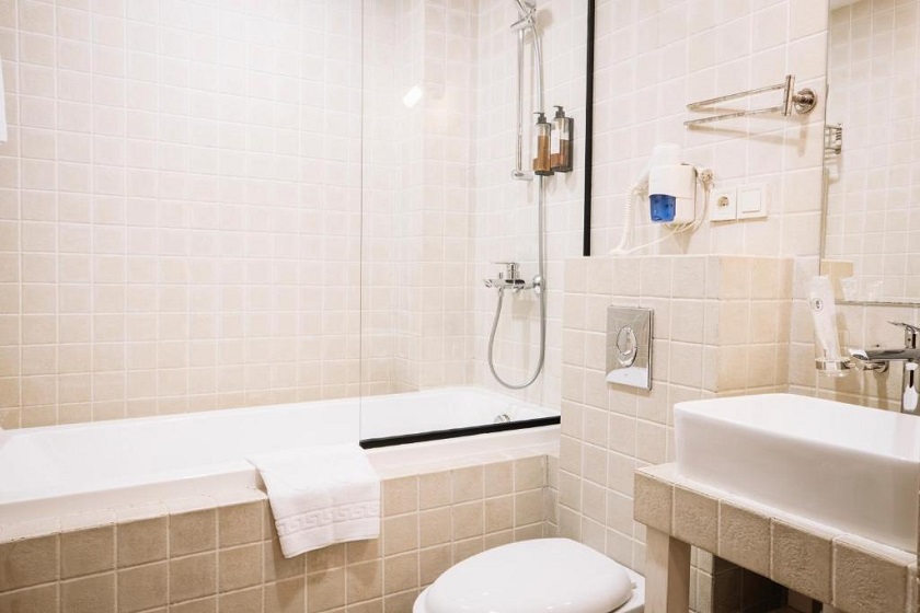 Citadel Narikala Hotel Tbilisi - Superior Twin Room with City View and Balcony