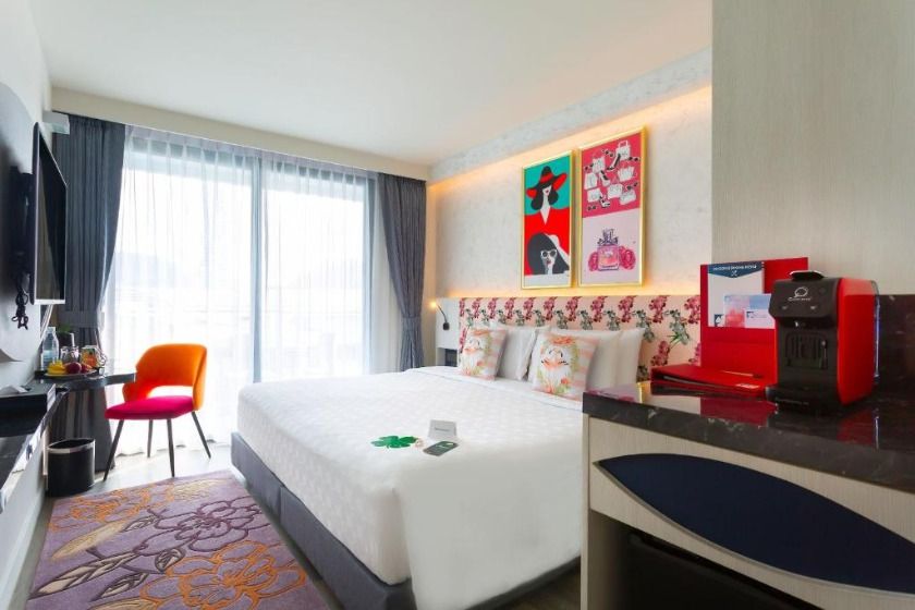 Hotel Clover Patong Phuket - SHA Plus Phuket - Premier Room with Balcony
