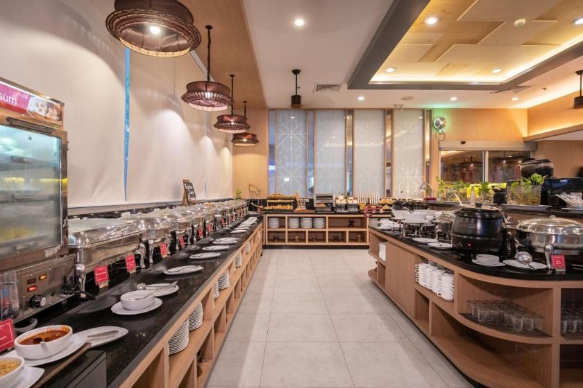 Ramada by Wyndham Phuket Deevana Phuket - breakfast 