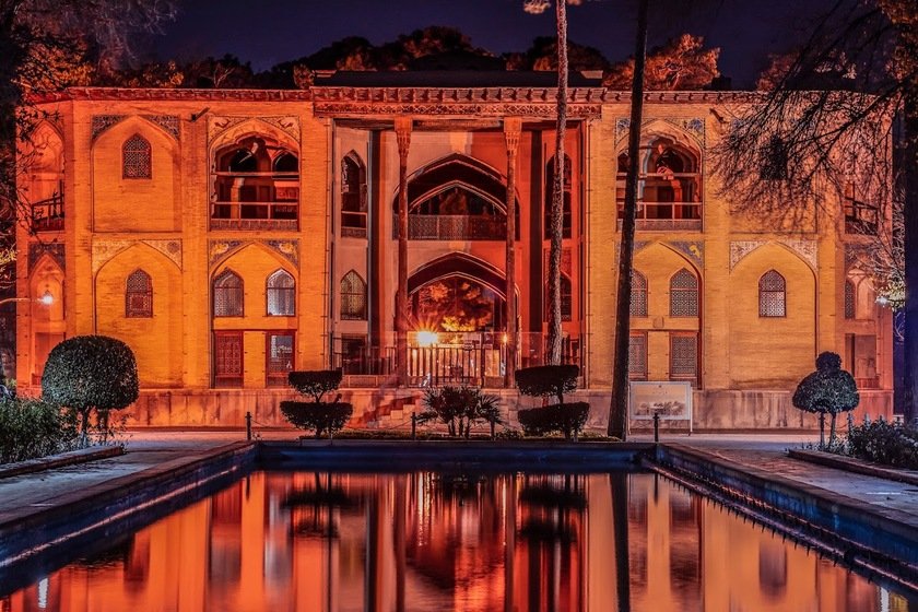 کاخ هشت بهشت در شب. منبع عکس: گوگلمپ، عکاس: کیا کلانتری