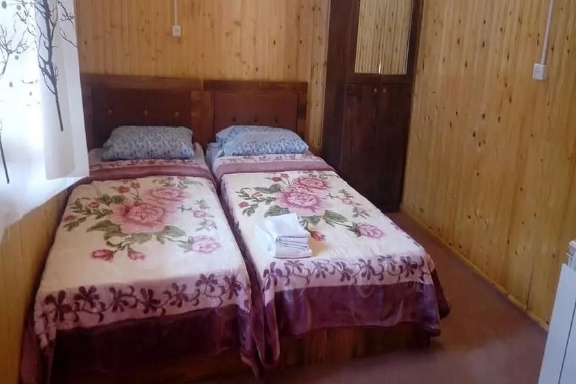 اقامتگاه بوم گردی بام گلسرک رشت - اتاق سنبل