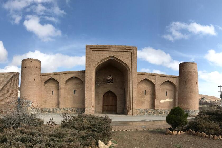 کاروانسرای فخر داود. منبع عکس: گوگل مپ. عکاس: امیرحسین داوودوند
