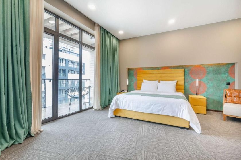 Best Western Tbilisi City Center Tbilisi - Barnov King Suite with Sofa Bed and Balcony - Street View