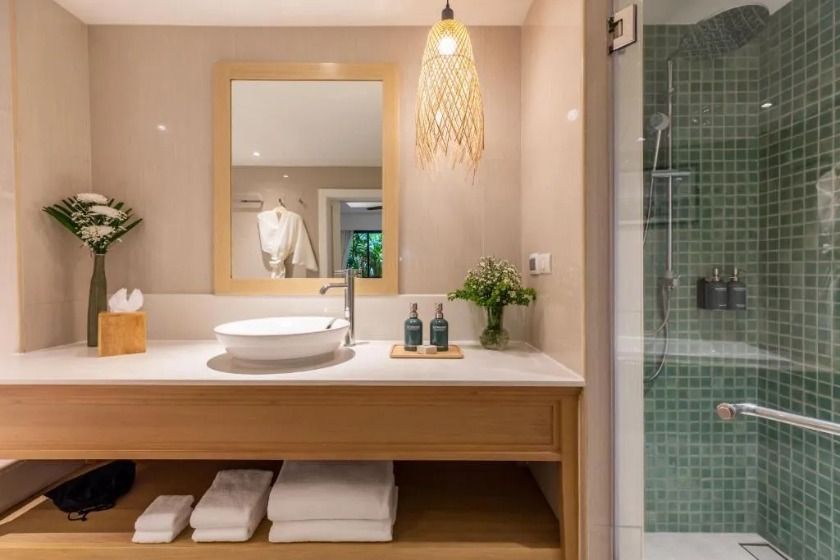 Outrigger Surin Beach Resort - SHA Extra Plus Phuket - Superior 1 King