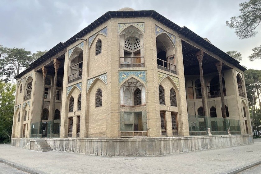 نمای بیرونی کاخ هشت بهشت. منبع عکس: گوگلمپ، عکاس: کیا کلانتری