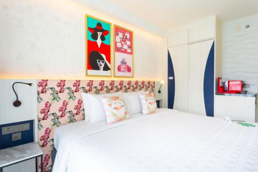Hotel Clover Patong Phuket - SHA Plus Phuket - Premier Room with Balcony