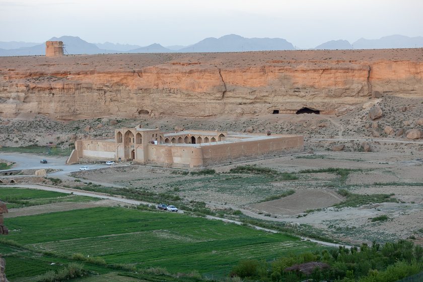 کاروانسرای ایزدخواست. منبع عکس: گوگل مپ. عکاس: مسعود مبینعلی