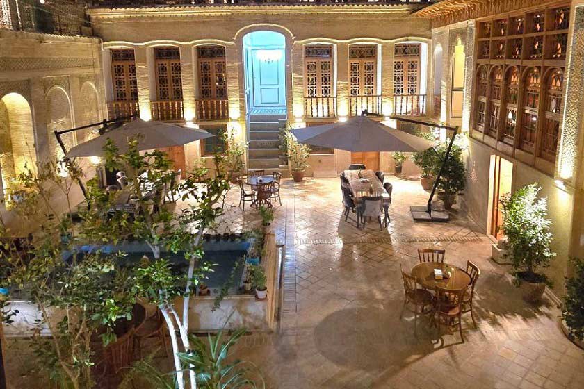 اقامتگاه سنتی عمارت جهانشاهی شیراز - محوطه