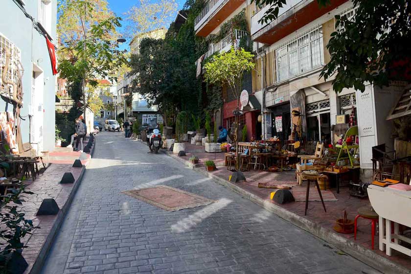 محله چوکورجوما استانبول. منبع عکس: وبسایت nomadicniko.com. عکاس: نامشخص