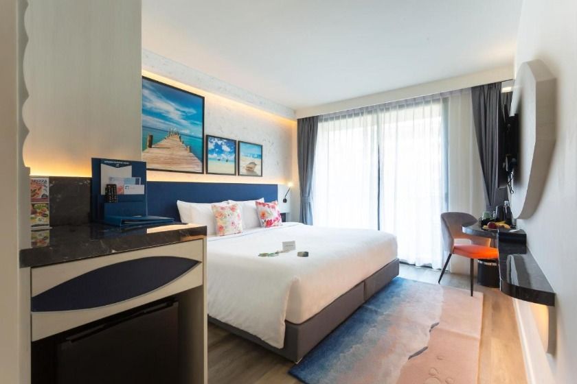 Hotel Clover Patong Phuket - SHA Plus Phuket - Quadruple Room with Balcony