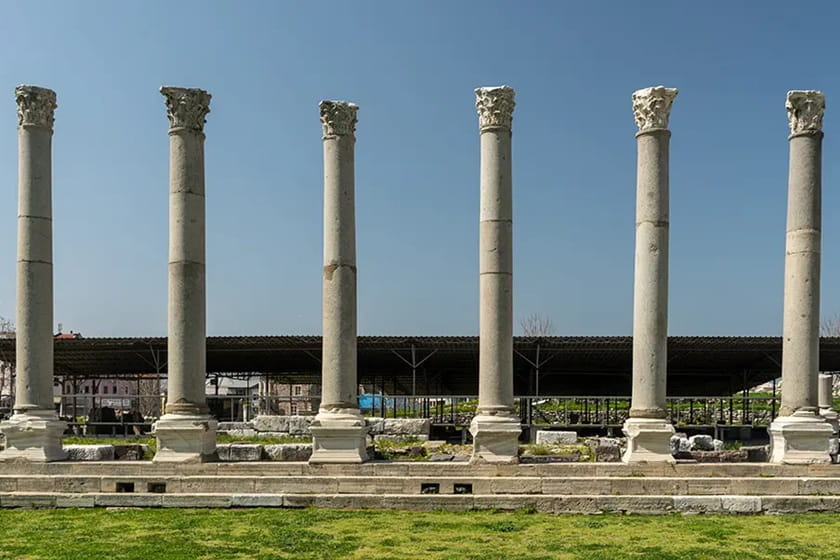 نمایی از آگورا در سایت تاریخی. منبع عکس: Traveler.me4 . عکاس: نامشخص 