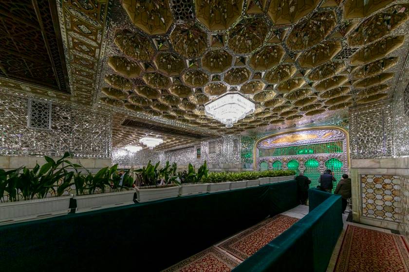 ضریح سرداب در رواق حضرت معصومه (س). منبع عکس: Omran.Razavi.Ir. عکاس: نامشخص