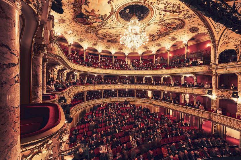 سالن اپرا. منبع عکس: Opernhaus. عکاس: نامشخص