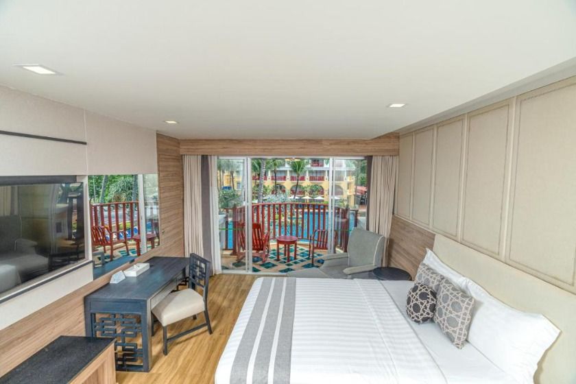 Phuket Graceland Resort and Spa Phuket - Deluxe Room with Pool View