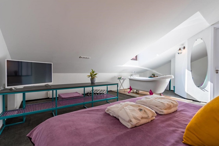 Redrum Tbilisi Boutique Hotel Tbilisi - Deluxe Mansard Room with Bath