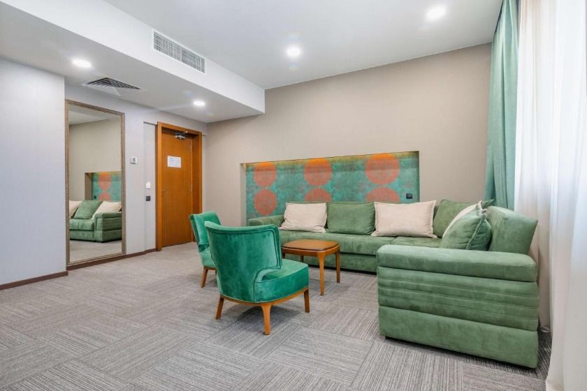 Best Western Tbilisi City Center Tbilisi - Barnov King Suite with Sofa Bed and Balcony - Street View