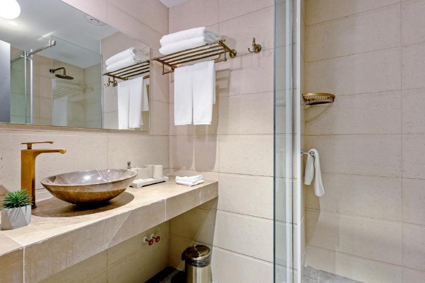 Ramada by Wyndham Tbilisi Old City Tbilisi - Stadard Twin Room with Balcony - Smoking