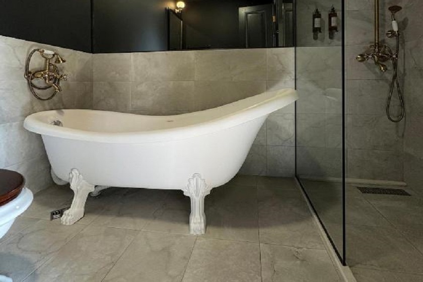 Unfound Door - Design Hotel Tbilisi - King Suite with Balcony