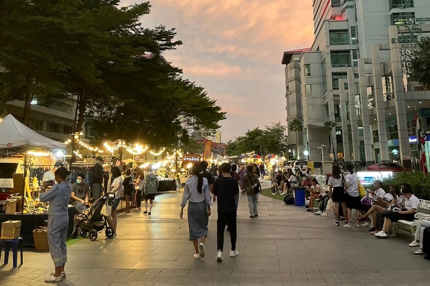 بازار خیابانی سوخومویت بانکوک. منبع عکس: گوگلمپ. عکاس: SWU Nightmarket