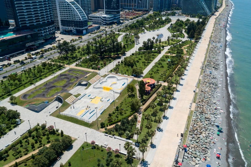 ساحل بلوار باتومی. منبع عکس: وبسایت Old.Boulevard.Gov.Ge. عکاس: نامشخص