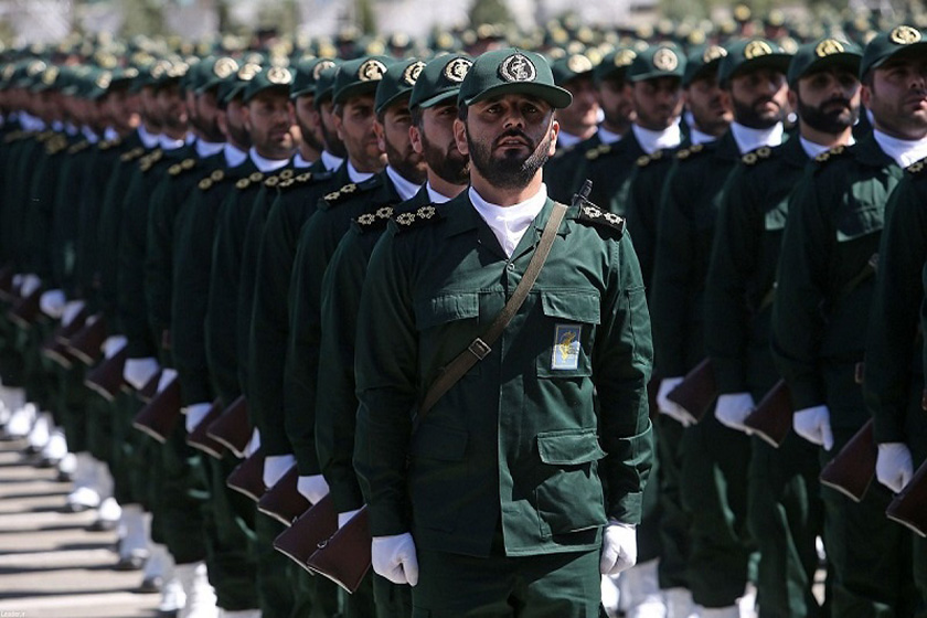 رژه پاسداران. منبع عکس: وبسایت farsi.iranpress.com. عکاس: نامشخص.