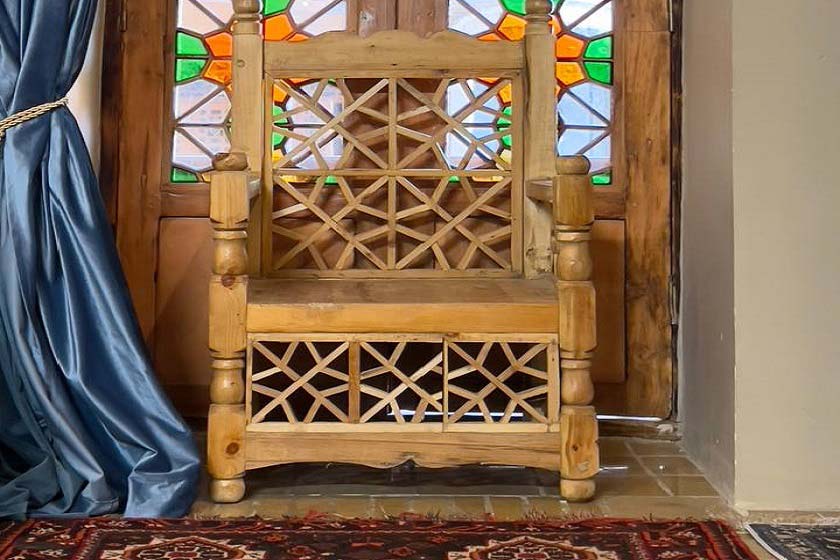 اقامتگاه سنتی عمارت جهانشاهی شیراز - اتاق دیبا